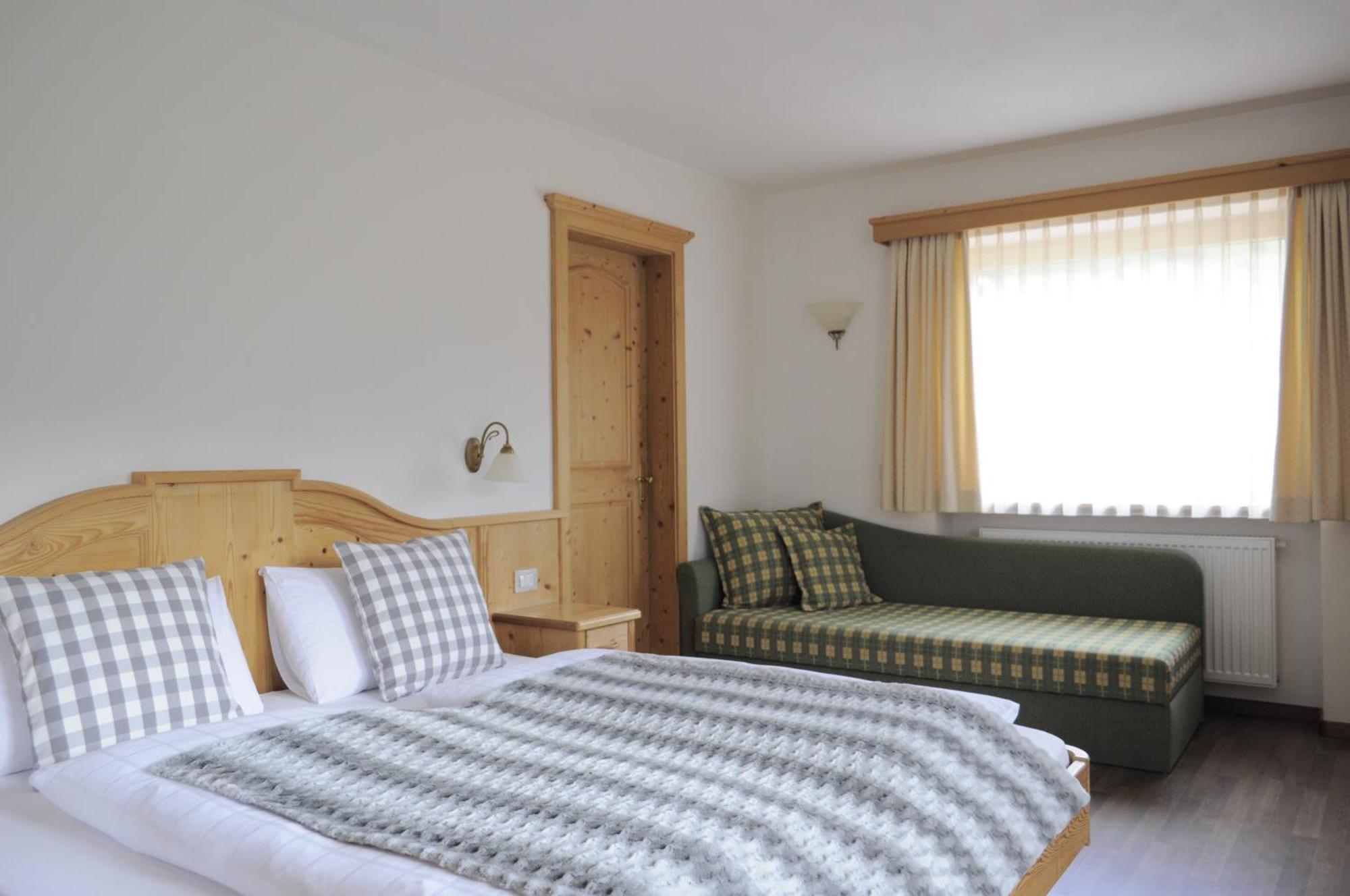 Apartments Etruska Santa Cristina Val Gardena Pokoj fotografie