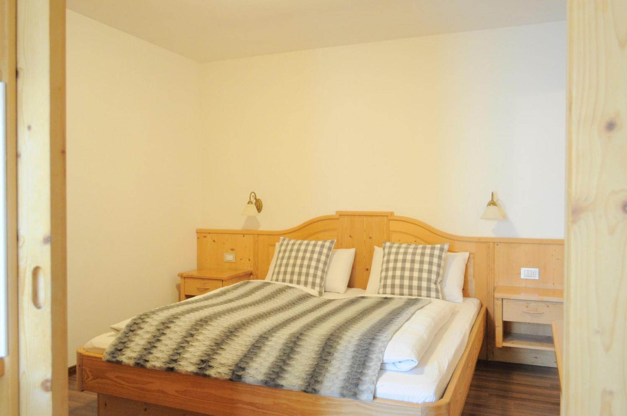 Apartments Etruska Santa Cristina Val Gardena Pokoj fotografie