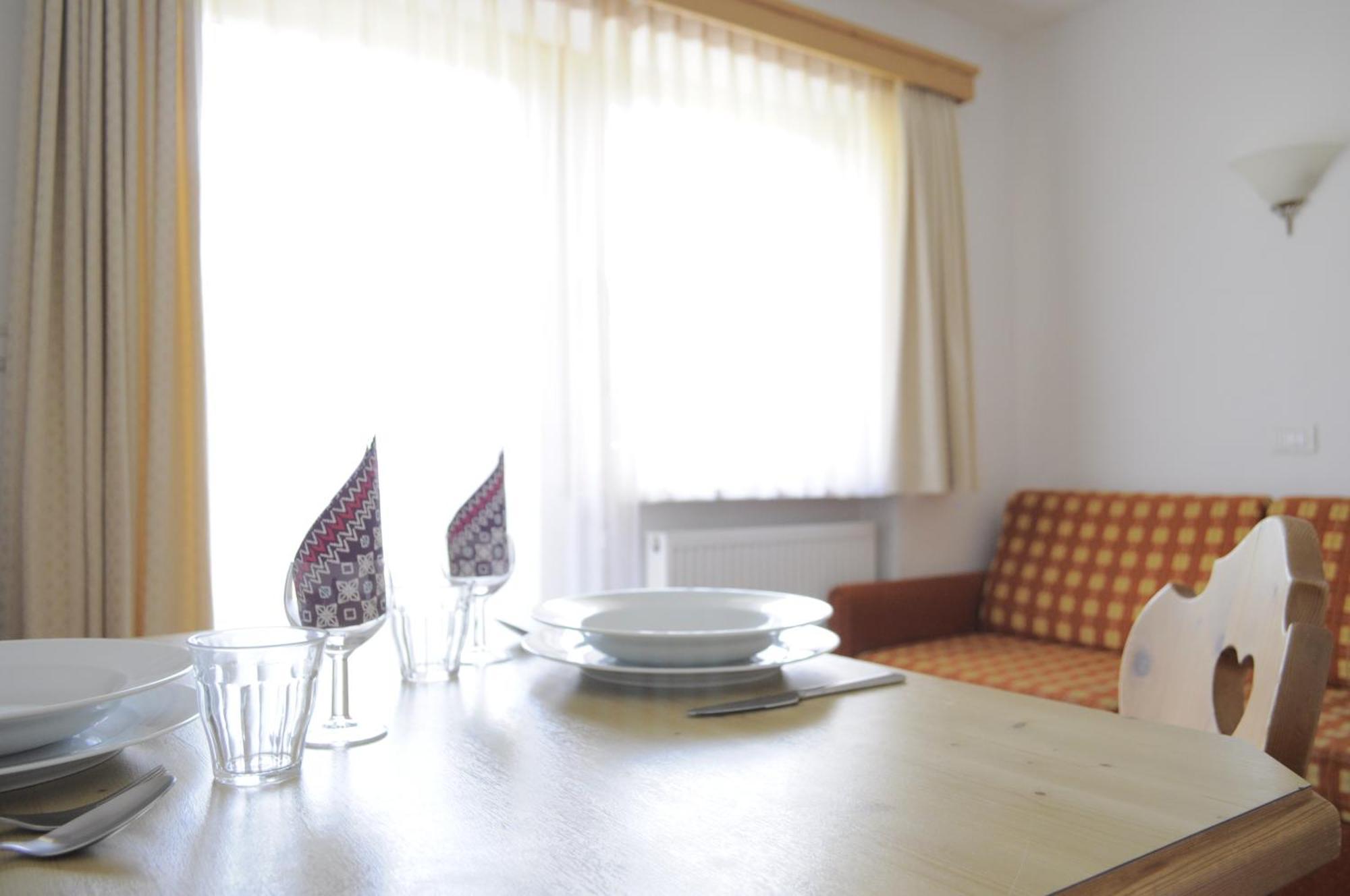 Apartments Etruska Santa Cristina Val Gardena Pokoj fotografie