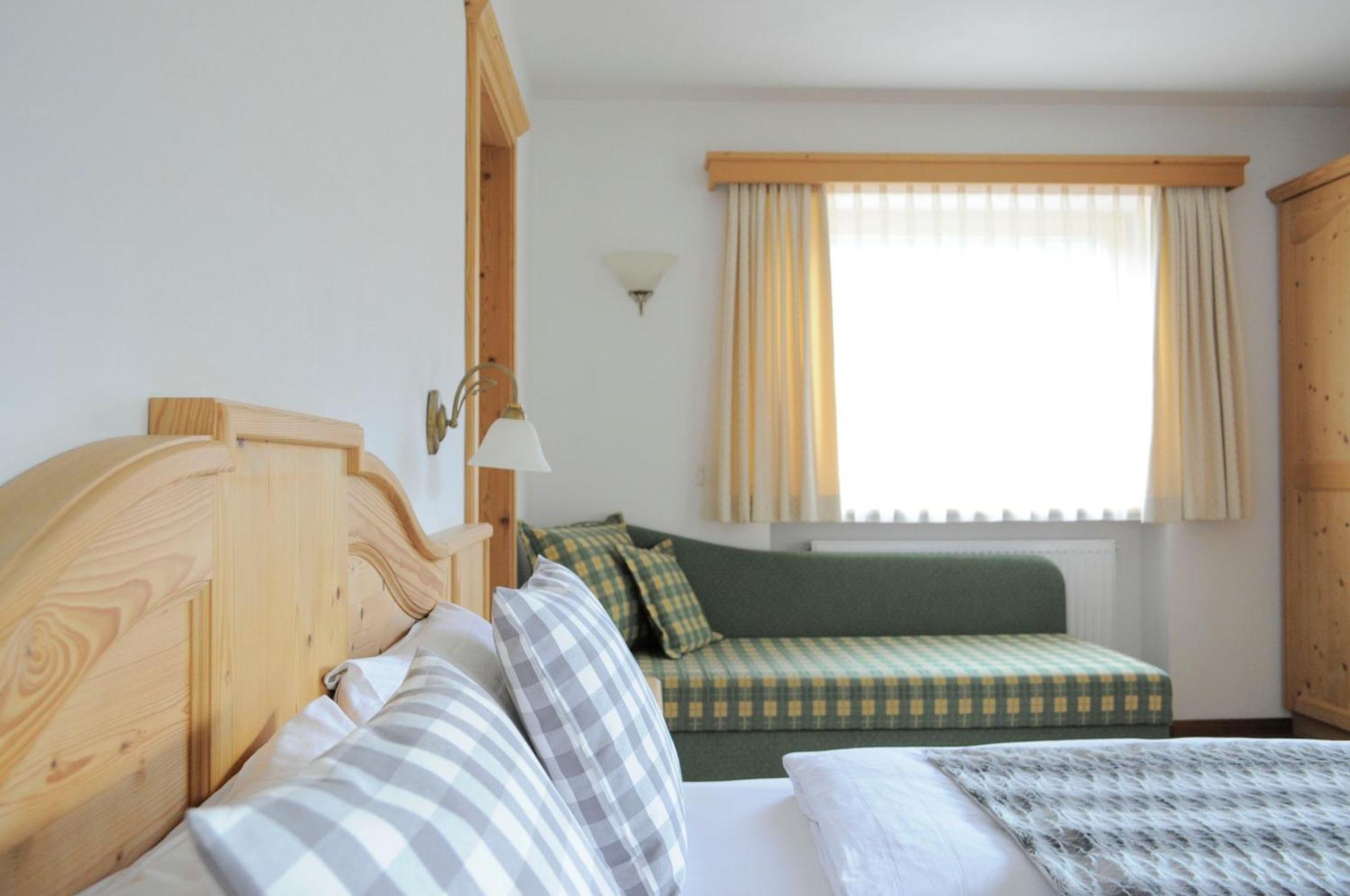 Apartments Etruska Santa Cristina Val Gardena Pokoj fotografie