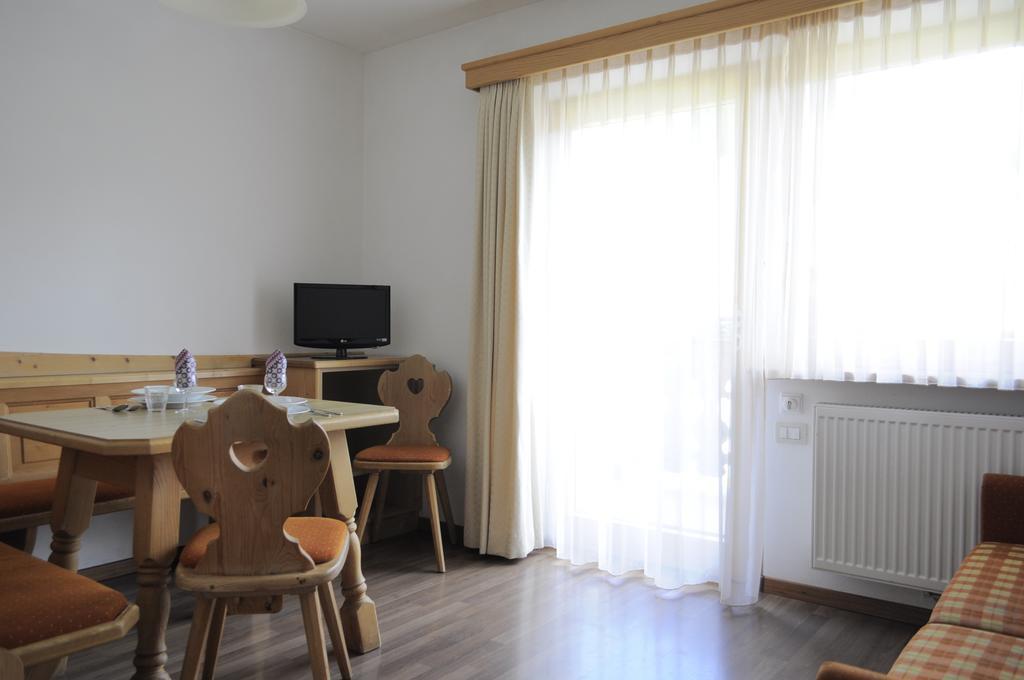 Apartments Etruska Santa Cristina Val Gardena Pokoj fotografie